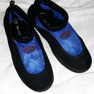 Tru-Fit Aqua Socks in black and blue. NWOT.  Size 9